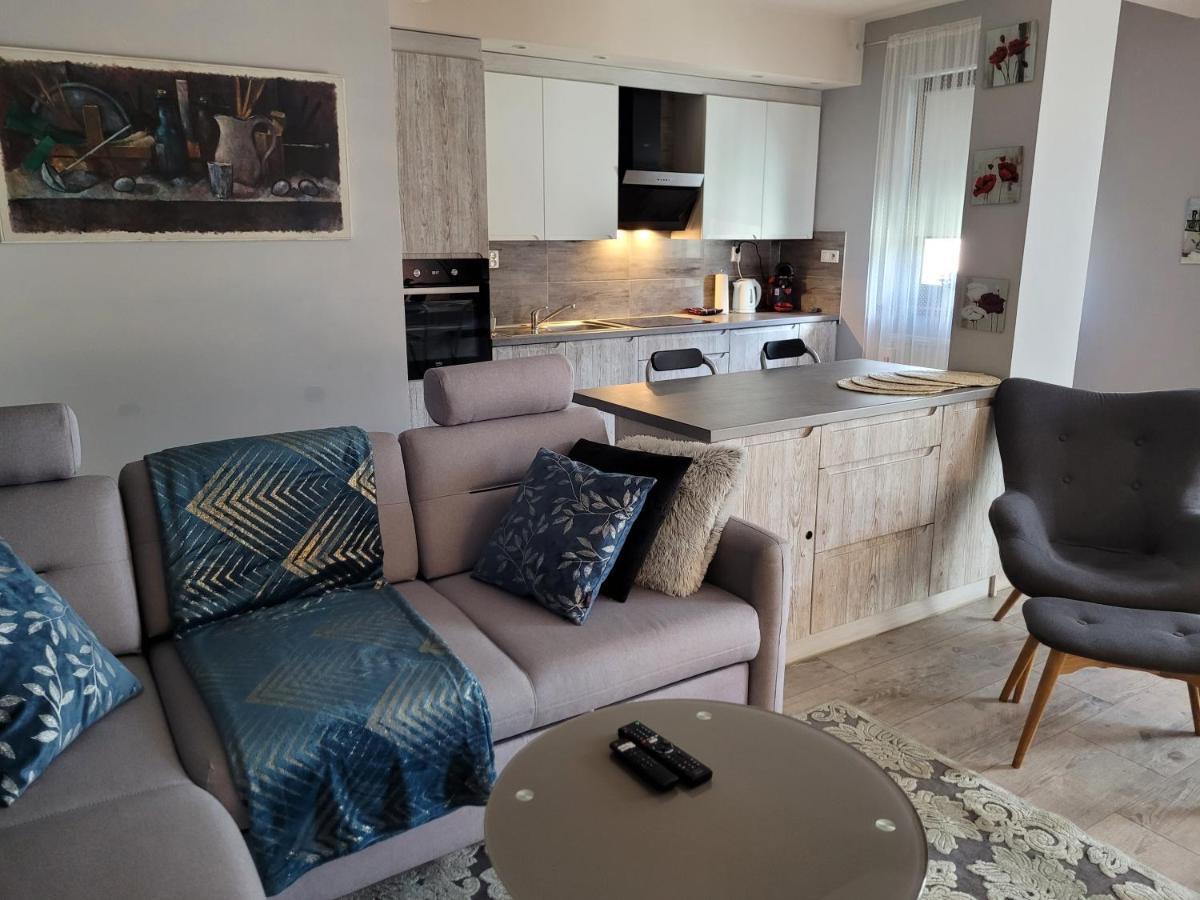 Apartament Lilla 옐레니아구라 외부 사진